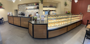 Arredamento bar, pasticcerie e gelaterie | Pasticceria Ginella, Firenze - panoramica del bancone visto per intero